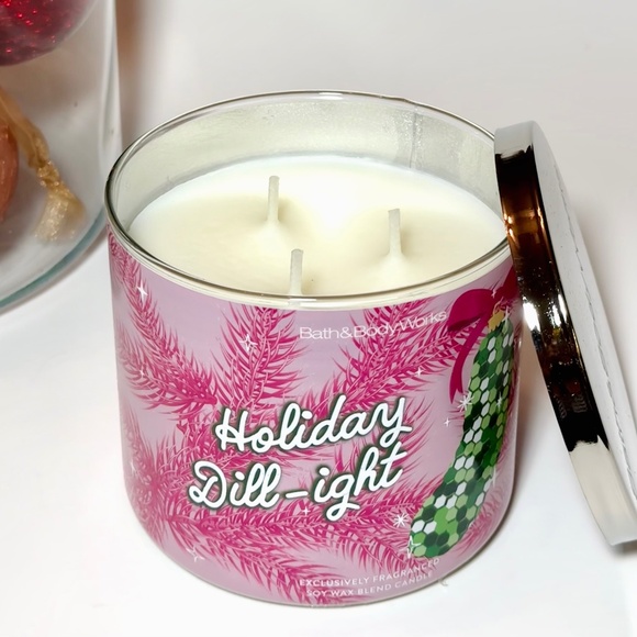 HOLIDAY DILL-IGHT 3-Wick Candle - Picture 2 of 3